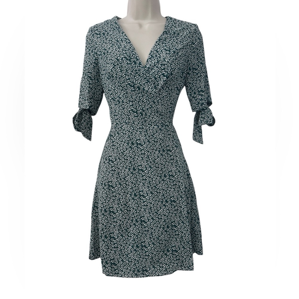 Rihoas Womenās XS Green Floral Tie Sleeve Wrap Dress New with Tags